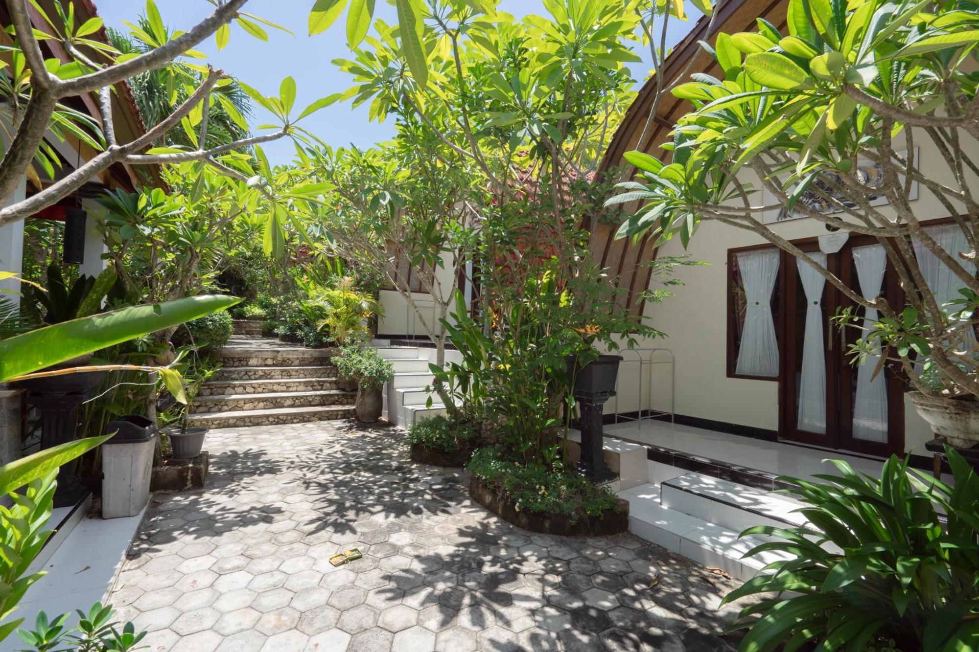 Ratu Cottage By Ourstory Travels Batununggul Ngoại thất bức ảnh